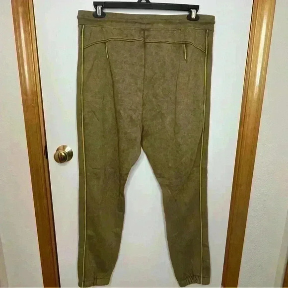 Alphalete Joggers Mens X-Large Core Essential NWOT Golden Brown Sweatpants - Picture 5 of 8